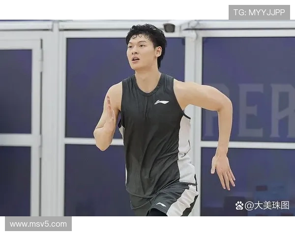 CBA球员王哲林踢足球视频真假辨析